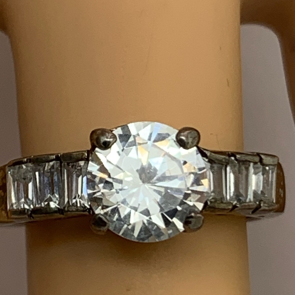 925 Sterling Vintage Gemstone Ring size 8.